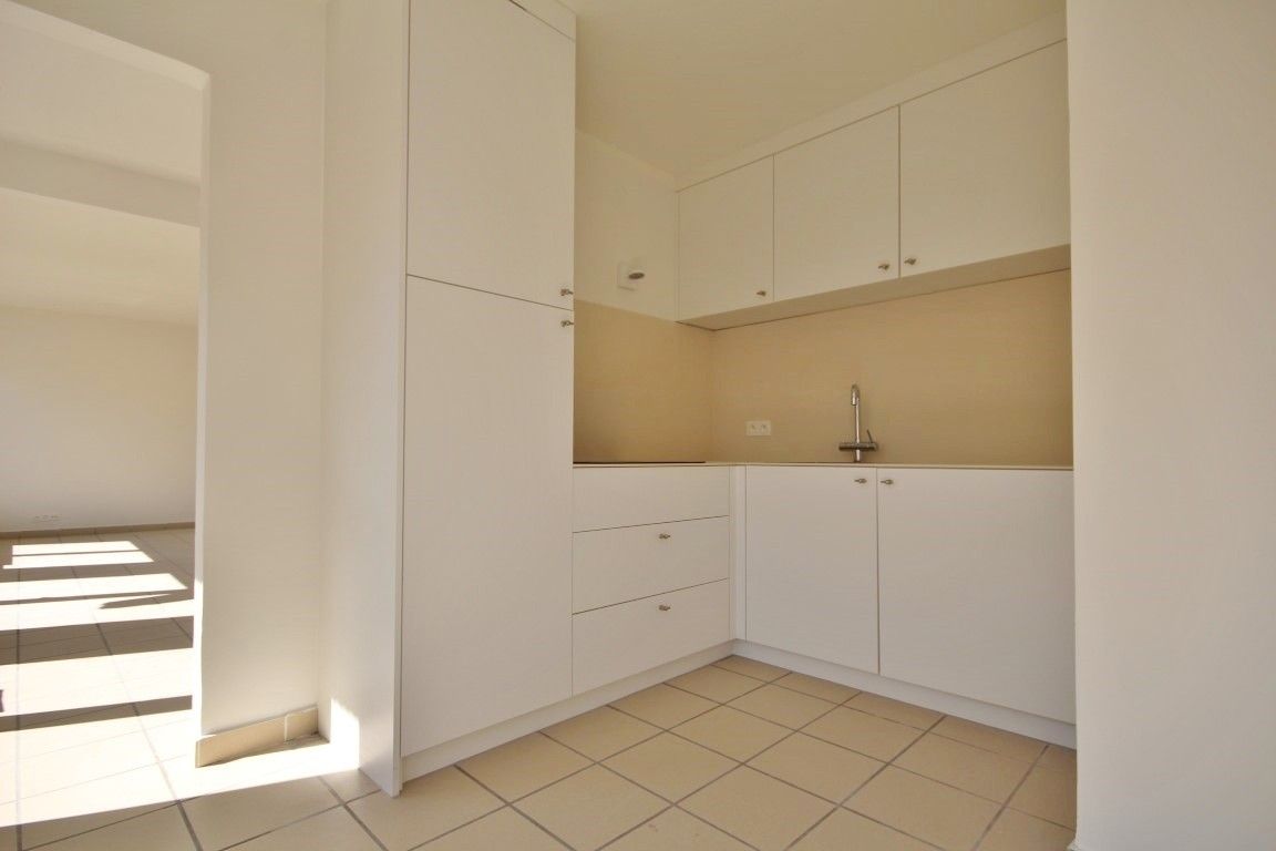 Lichtrijk en ruim duplex appartement foto 6