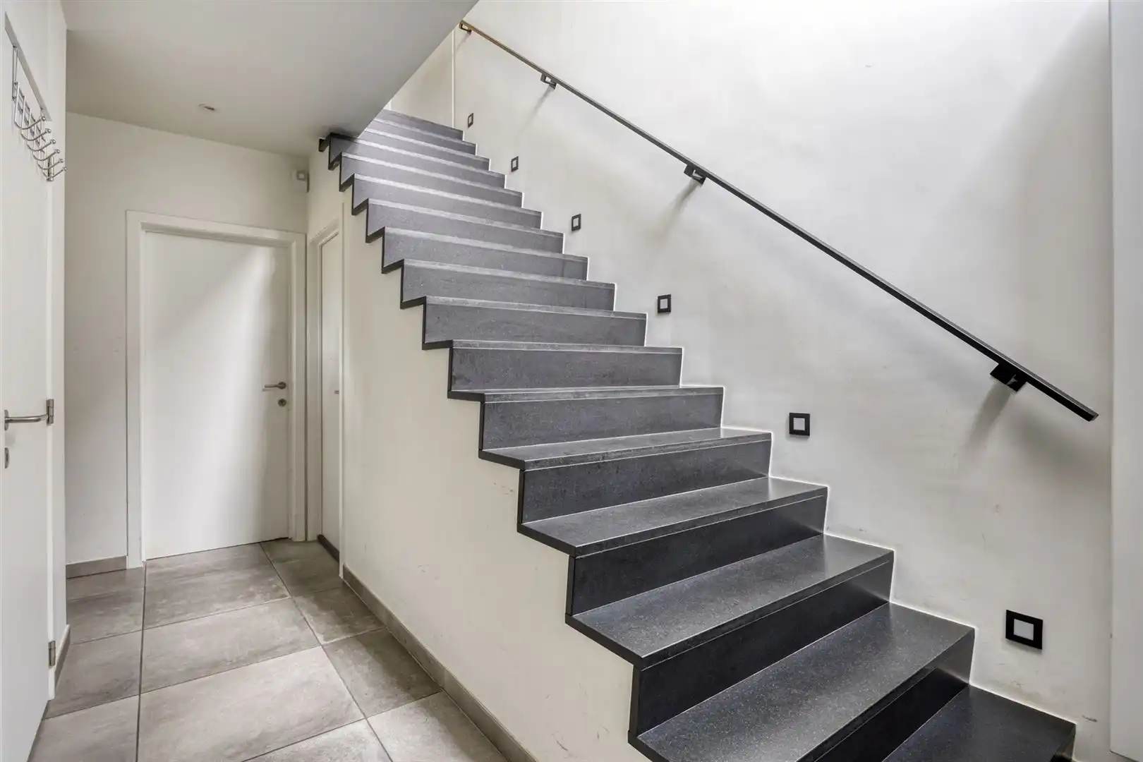 TE KOOP: Modern handelshuis met eindeloze mogelijkheden in Koersel! foto 33