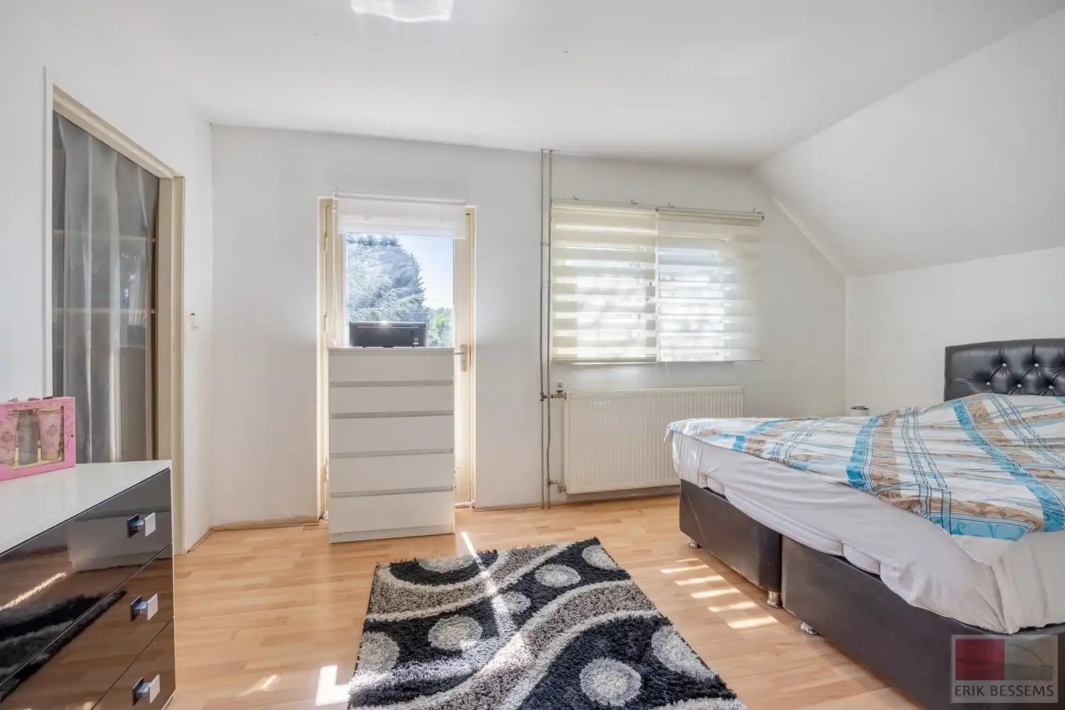 Op te frissen, vrijstaande woning met veel potentieel op royaal perceel van 1080 m², deze te moderniseren woning combineert een bewoonbare oppervlakte van 199 m² foto 12