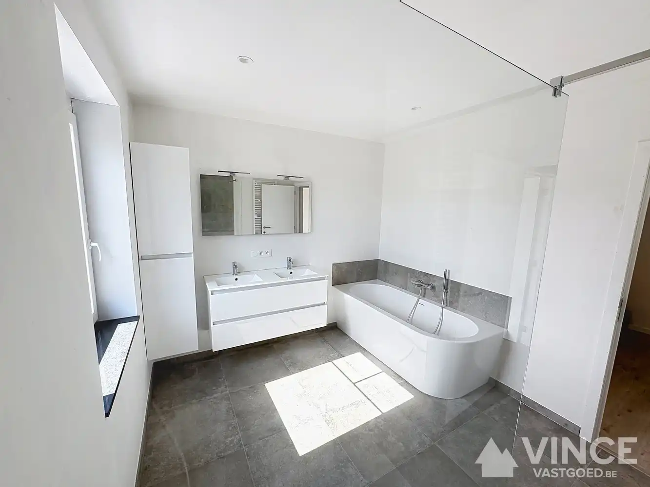 Prachtige ruime nieuwbouwwoning foto 14