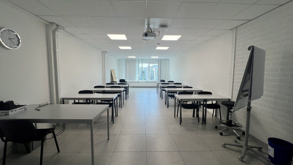 Loods met kantoren te huur in haven van Gent foto 14