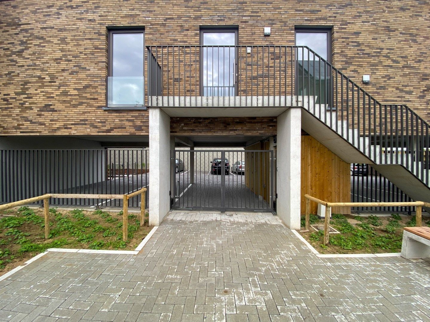 Afgesloten staanplaats in het centrum foto 5