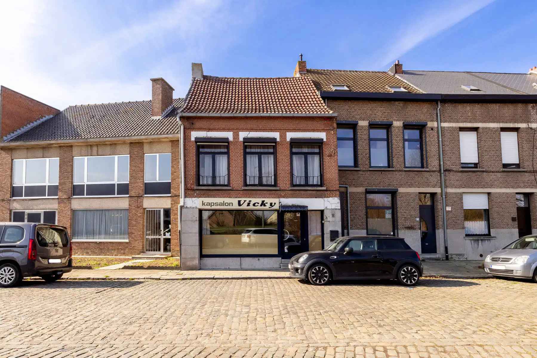 Hoofdfoto van de publicatie: Te renoveren woning met handelspand in Lier