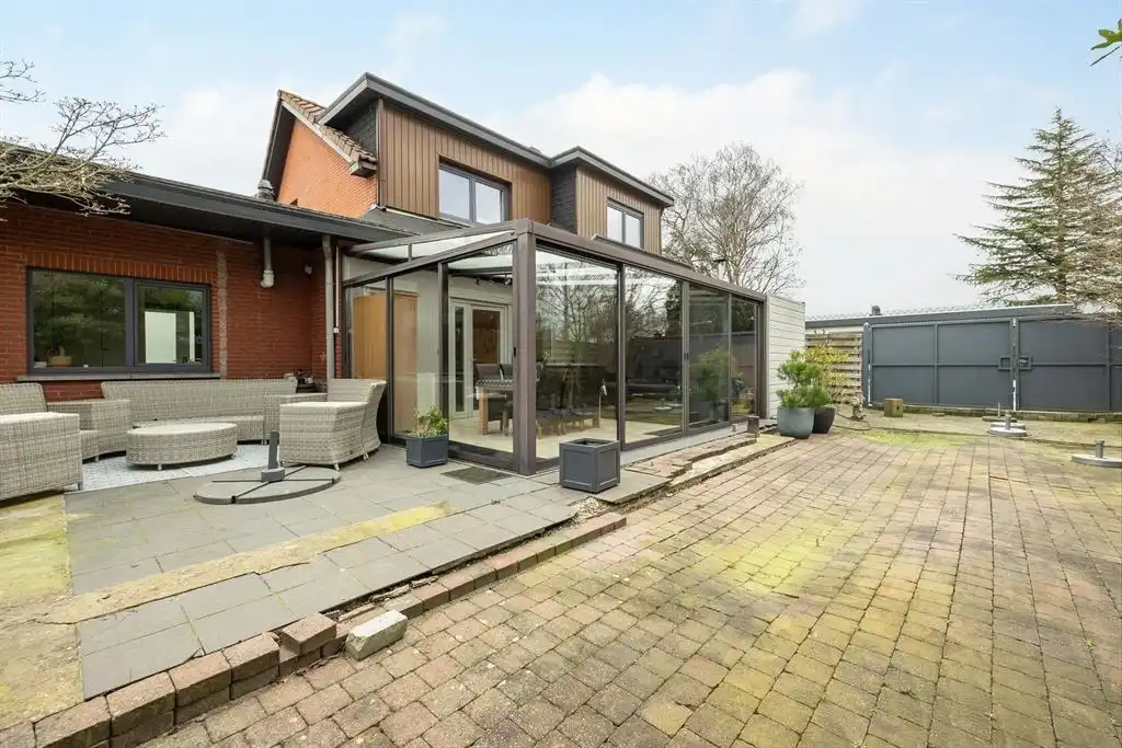 Woning met grote tuin op centrale locatie foto 10