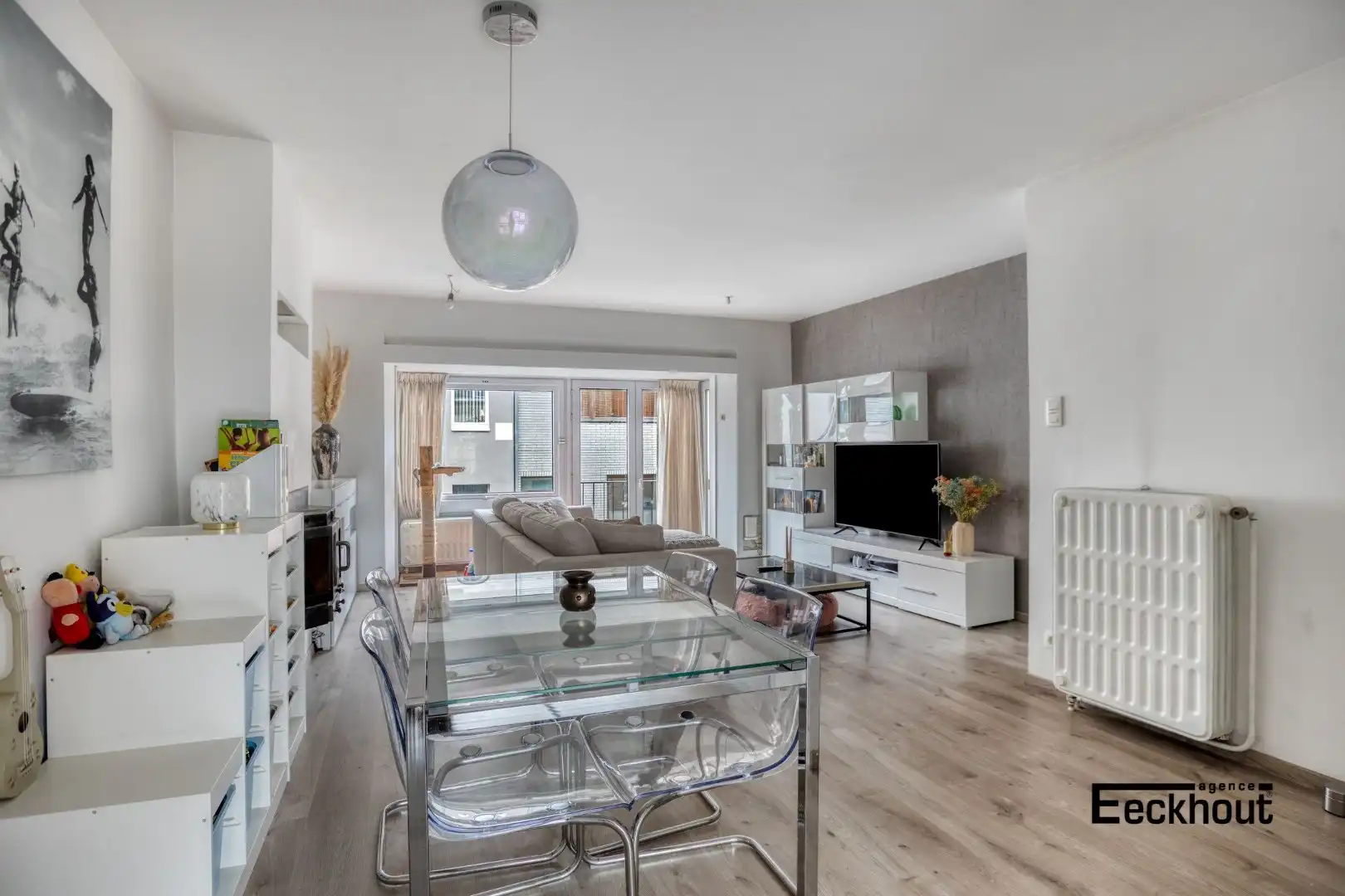 Recent gerenoveerde woning met garage en grote tuin te Bredene! foto 9