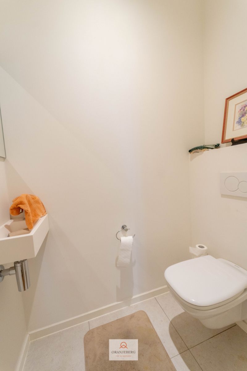 Moderne gelijkvloerse studio met terras te Gent foto 14