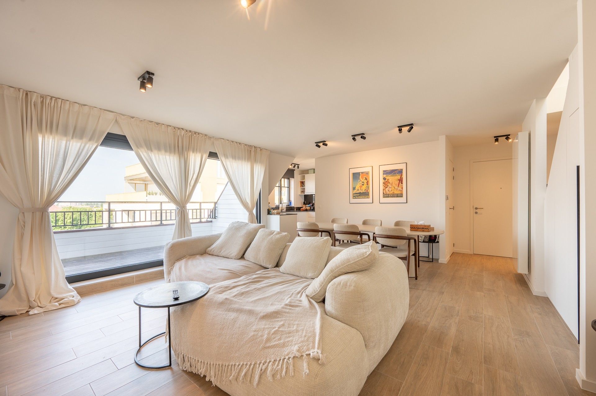Ongemeubeld: nieuw duplexappartement in het centrum! foto {{pictureIndex}}