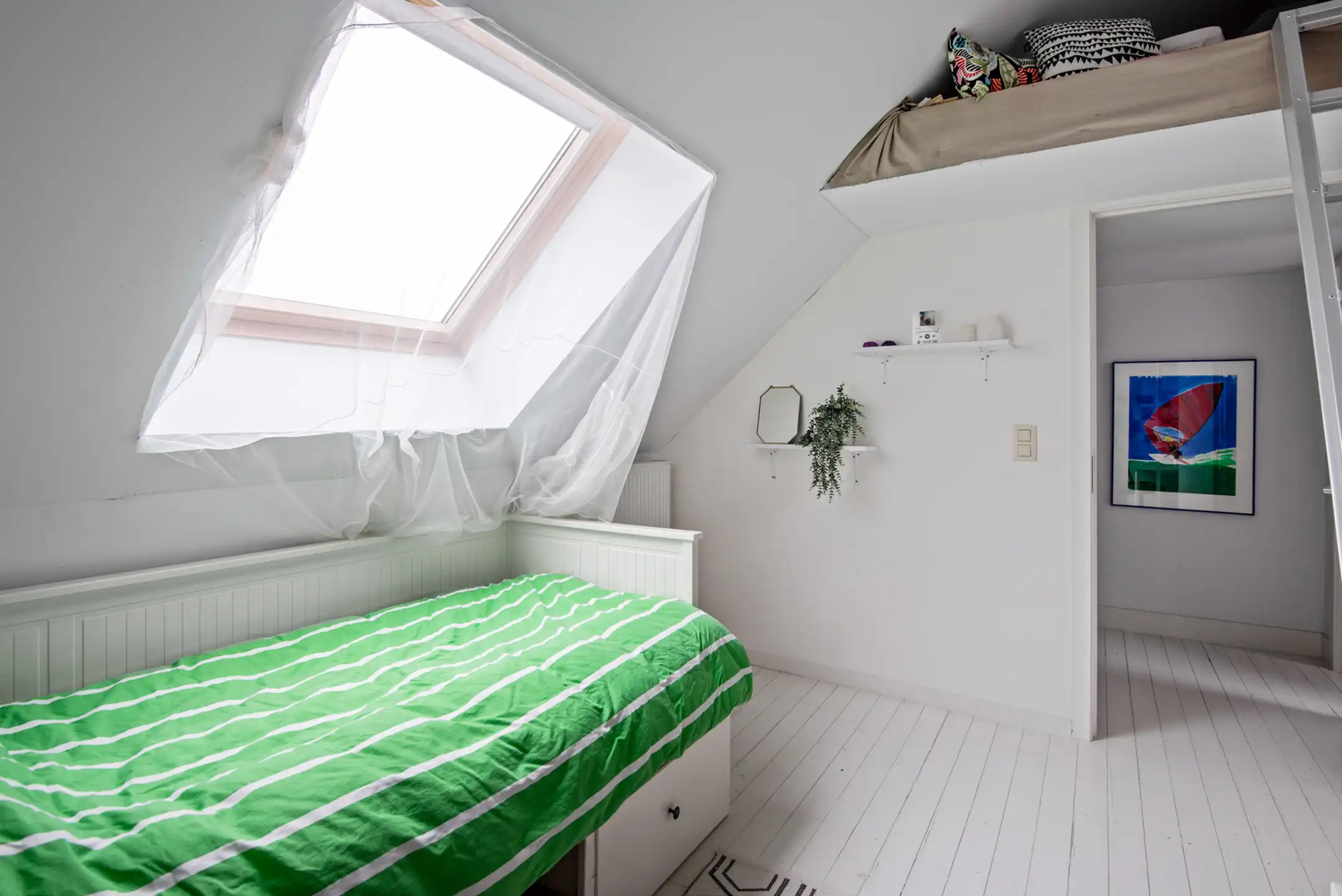 In het centrum gel. stadswoning met 5 slpk., terras, tuin en garage foto 24