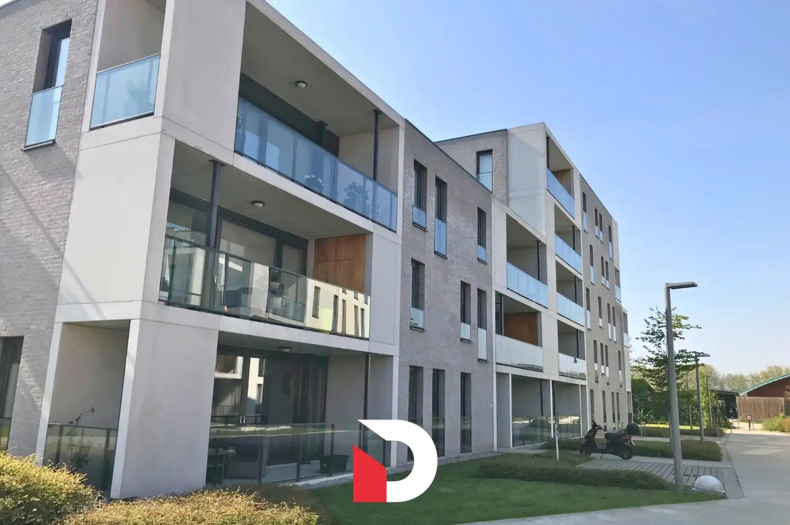 Uniek GEMEUBELD appartement met 2 slaapkamers en ruim terras foto 20