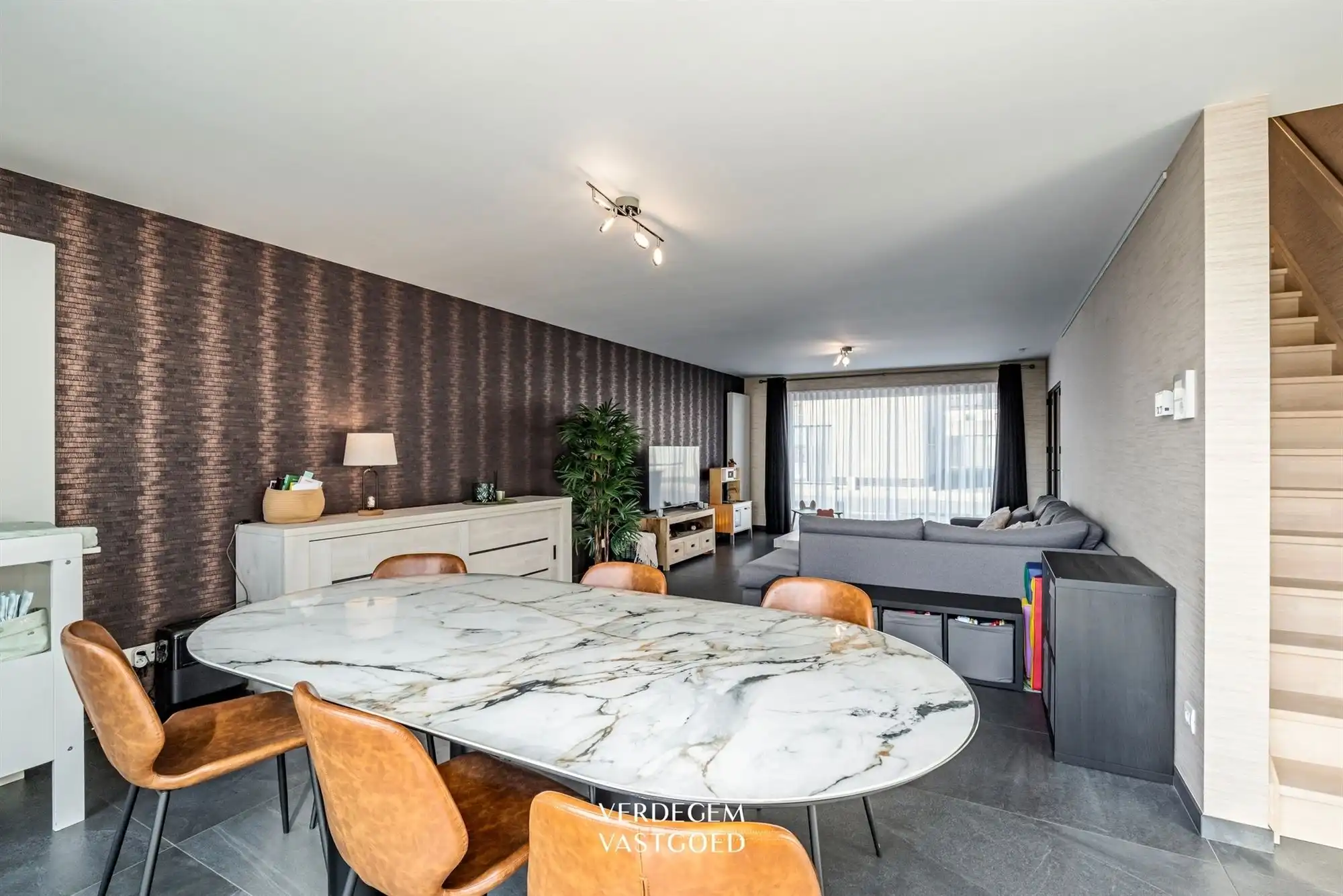 Knappe woning in een rustige buurt met 4 slaapkamers en heerlijke tuin foto 4