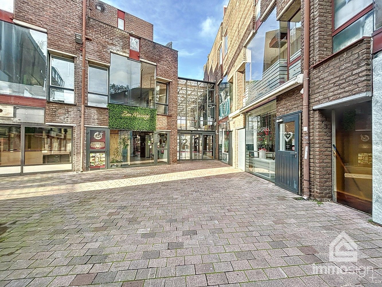 Handelsruimte met autostaanplaats in Shopping 2 te Genk! foto 4