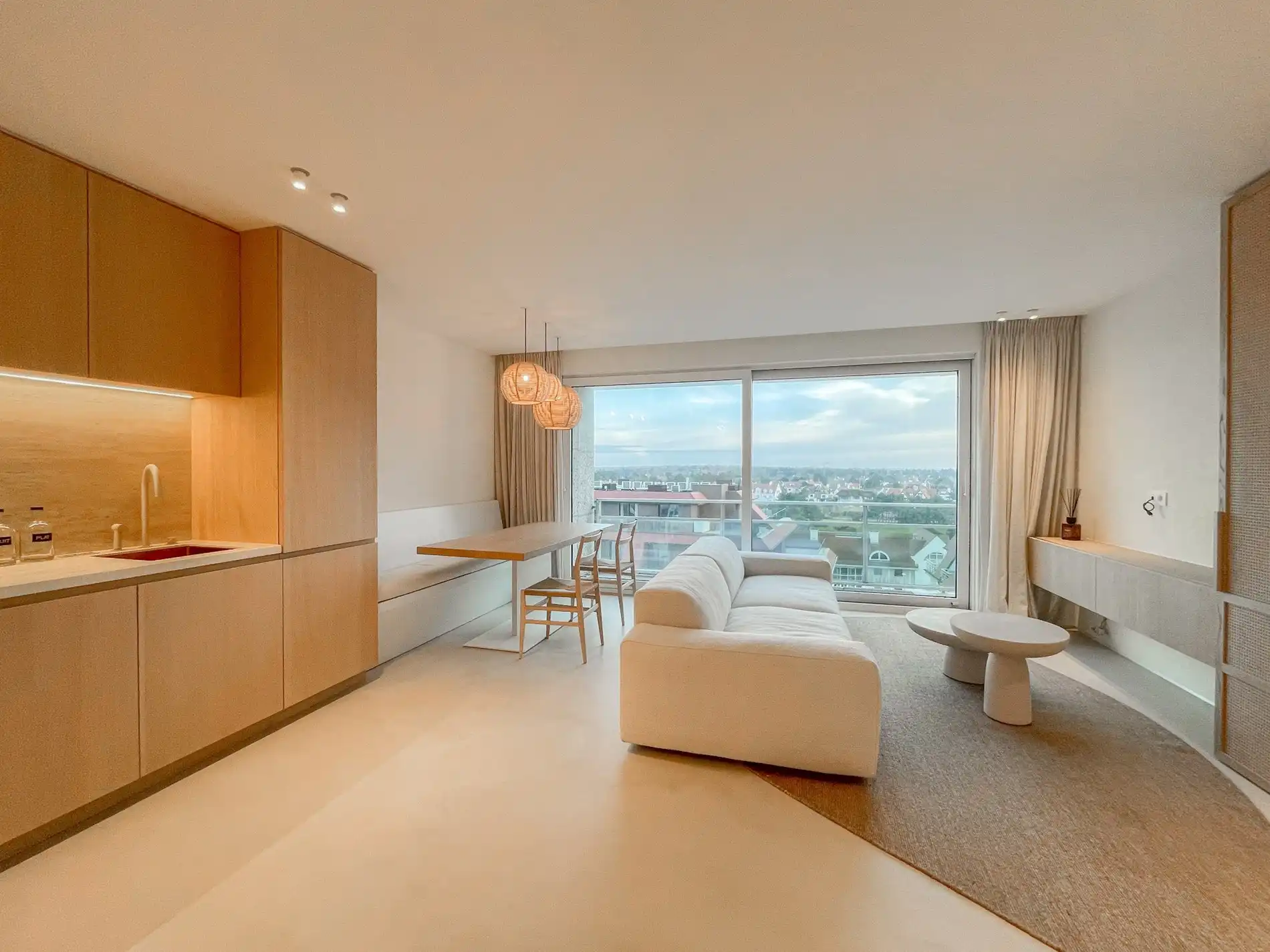 Luxueus volledig gerenoveerd appartement met een weids uitzicht gelegen in het Zoute. foto 3