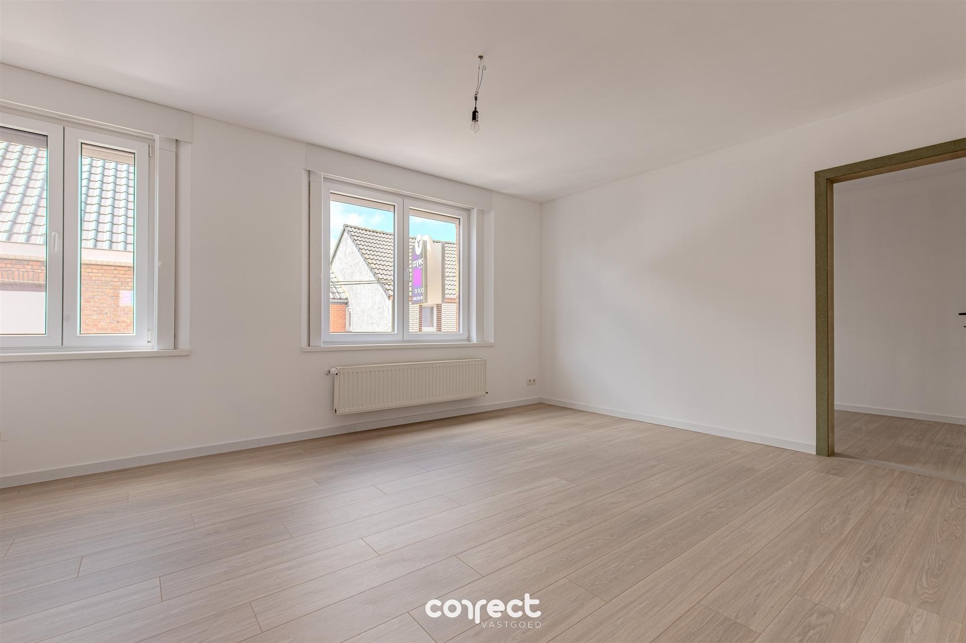 Volledig gerenoveerde, stijlvolle woning met 4 slaapkamers, 2 badkamers en een ruime zongerichte tuin, Instapklaar en energiezuinig! foto 11