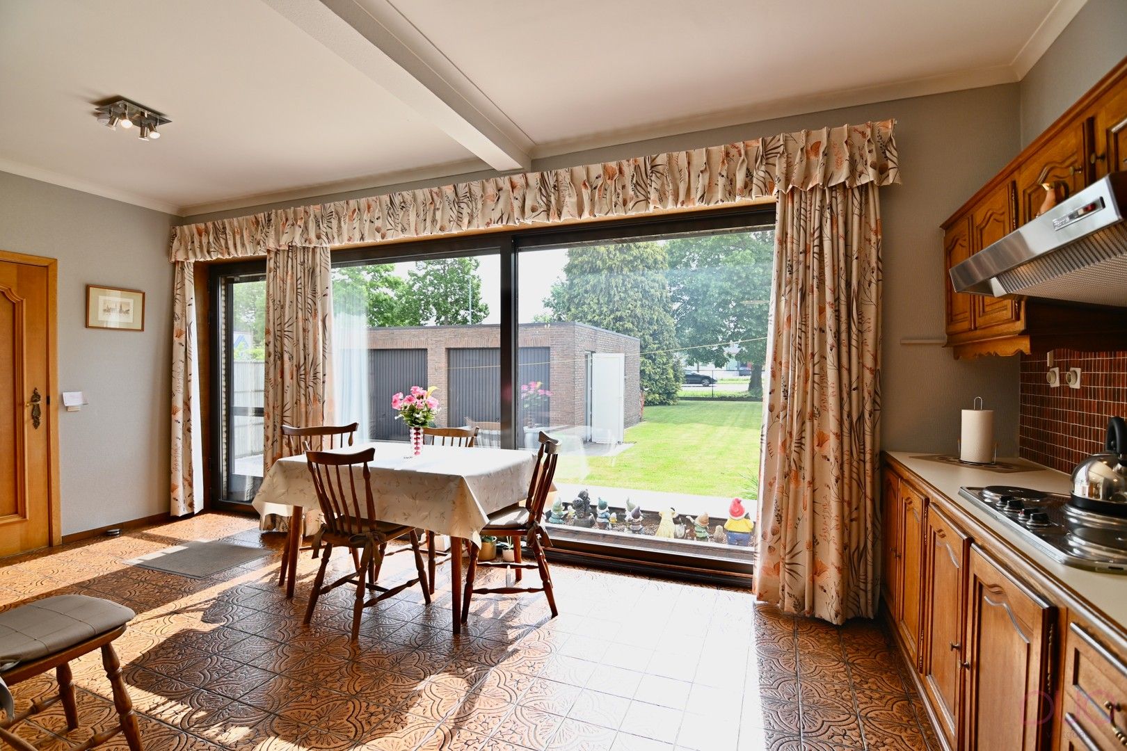 Charmante halfopen gezinswoning nabij het centrum van Sint-Truiden met 2 garages foto 12