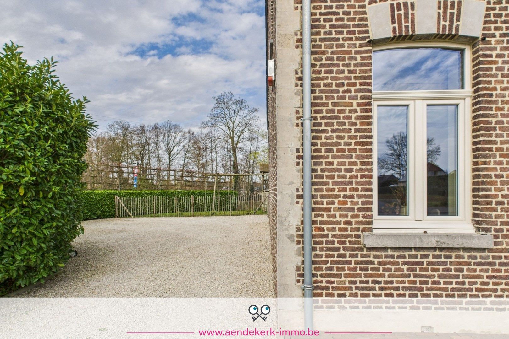 Instapklare, gerenoveerde, gezinswoning met 3 slaapkamers, tuin en zonnepanelen foto 40