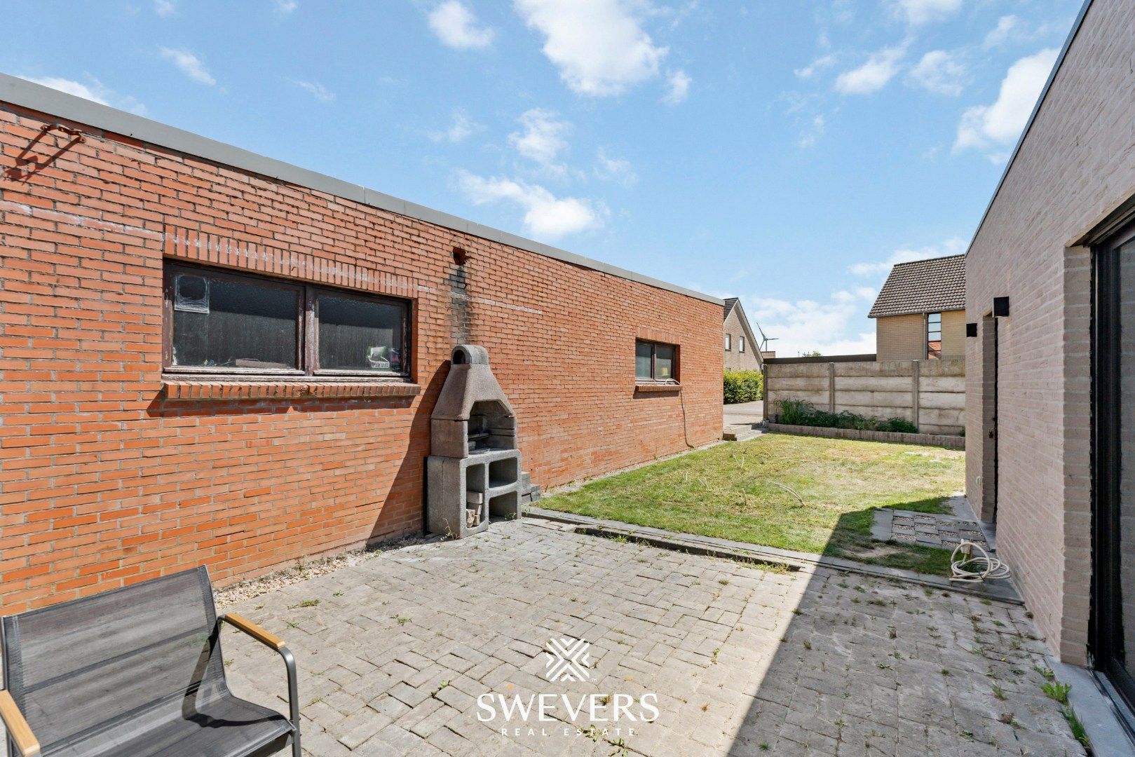 Instapklare, volledig gerenoveerde woning met zonnige tuin en grote garage foto 22