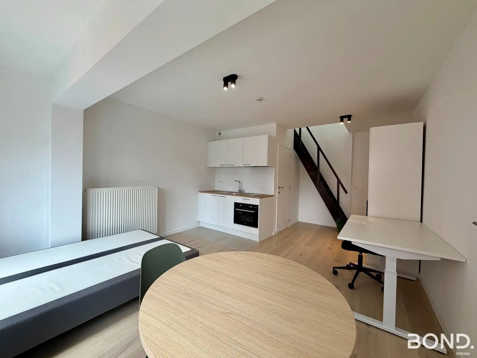 Lichtrijke studentenkamer met eigen badkamer op toplocatie foto 3
