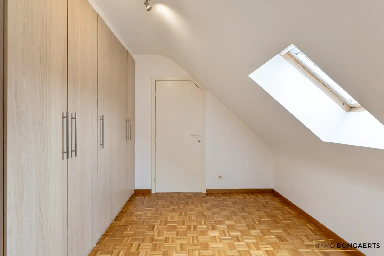 Ruime woning met 3 slaapkamers foto 24