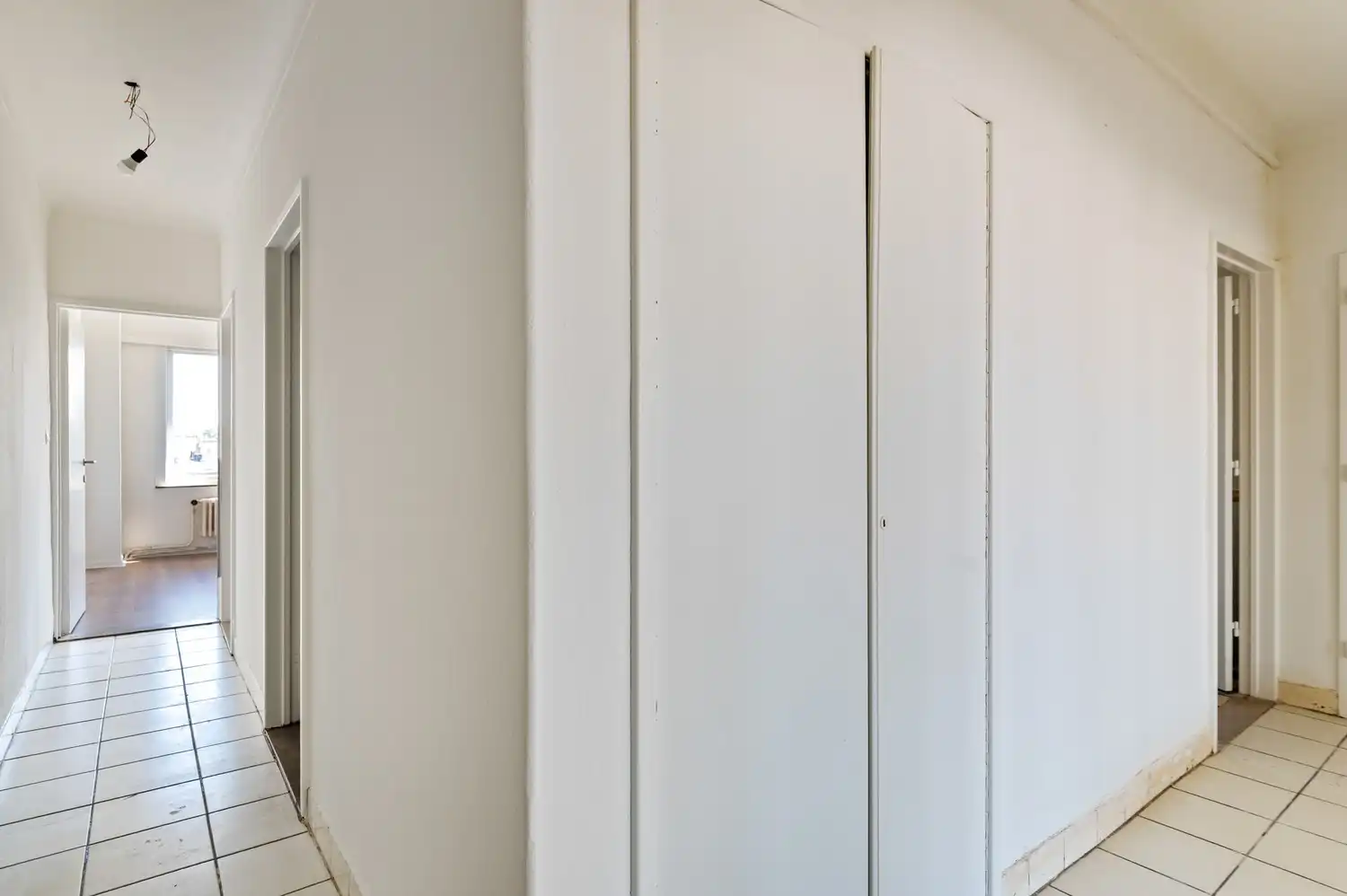 Licht op te frissen appartement met ruime living van 40 m² en nieuwe keuken foto 7