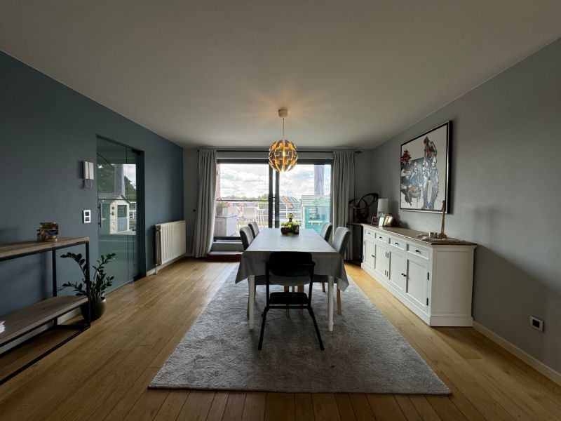 Instapklaar dakappartement van ±170m² met 2 slpks, terras & parking! foto 7