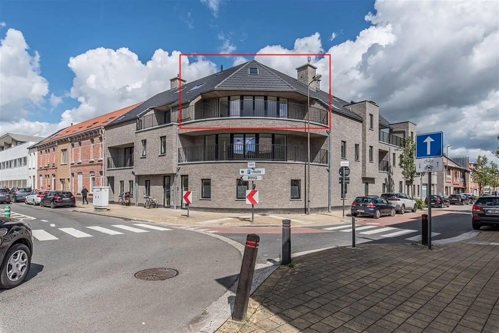 Duplex-appartement in kleinschalige residentie met lift foto {{pictureIndex}}