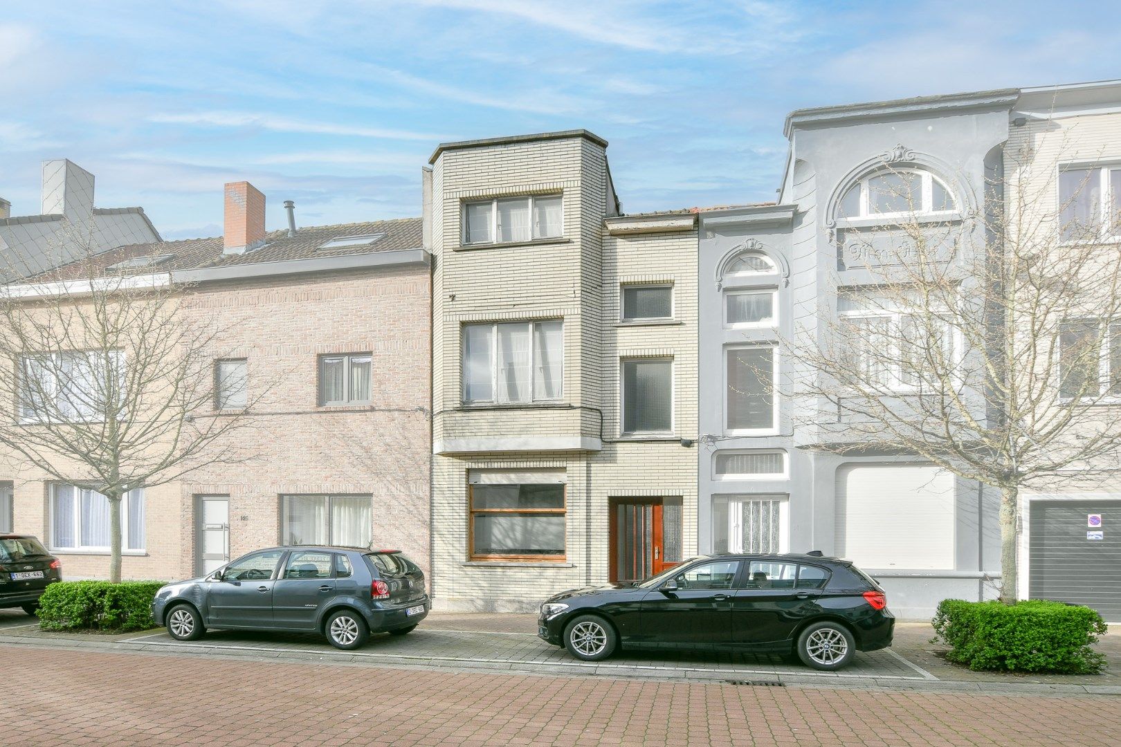 Hoofdfoto van de publicatie: Centraal gelegen rijwoning met 4 slaapkamers en koer 