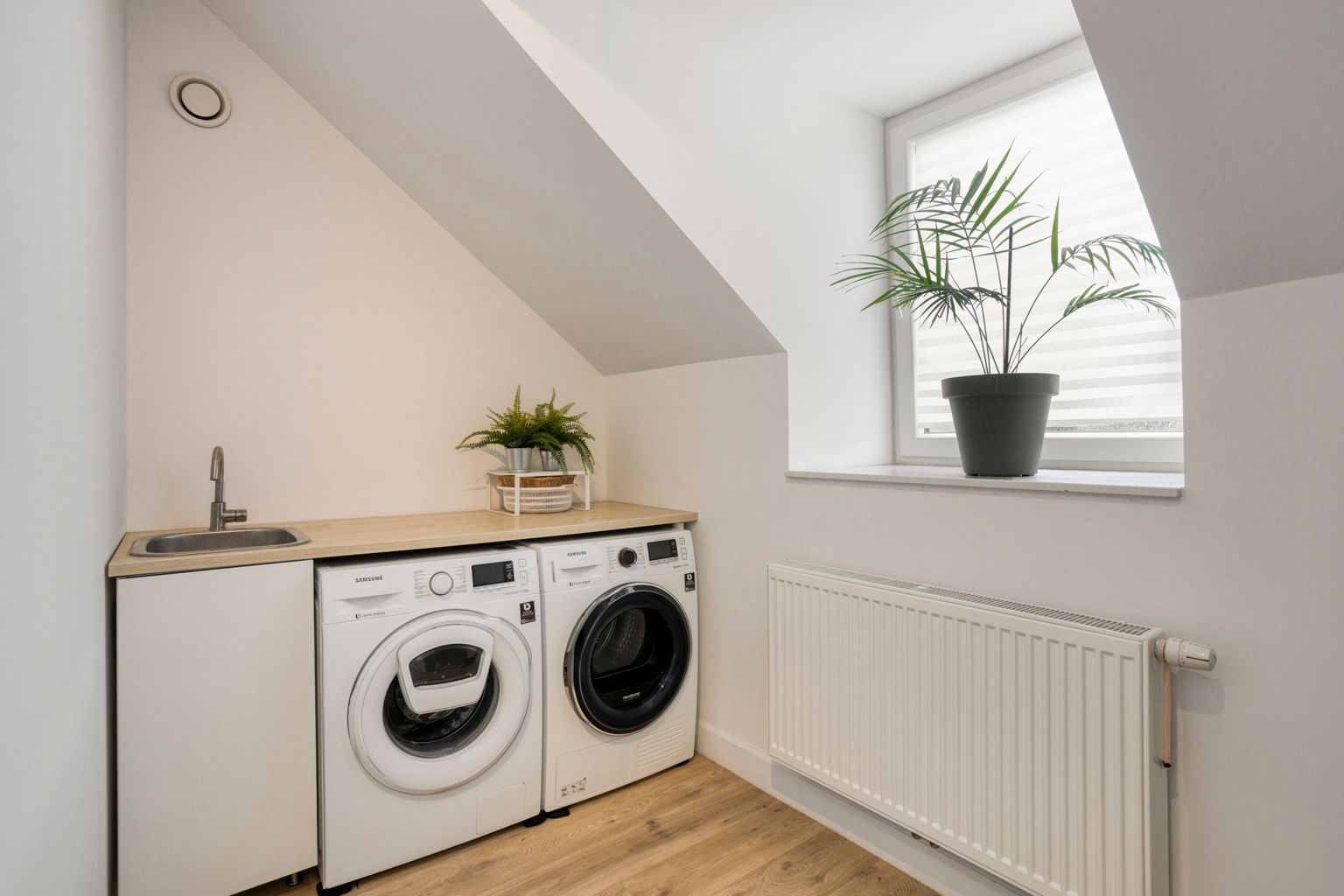 Totaal gerenoveerde woonst met tuin en staanplaats foto 20