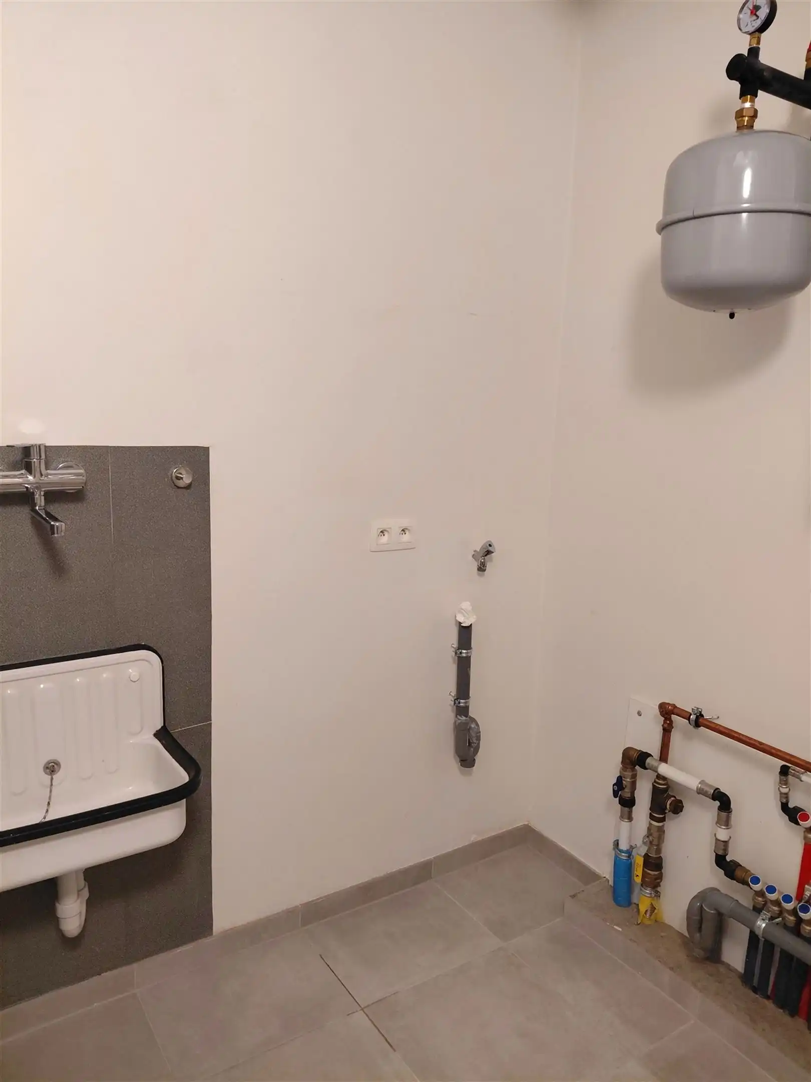 TE HUUR: Gelijkvloers appartement met 2 slaapkamers te Heusden!  foto 18