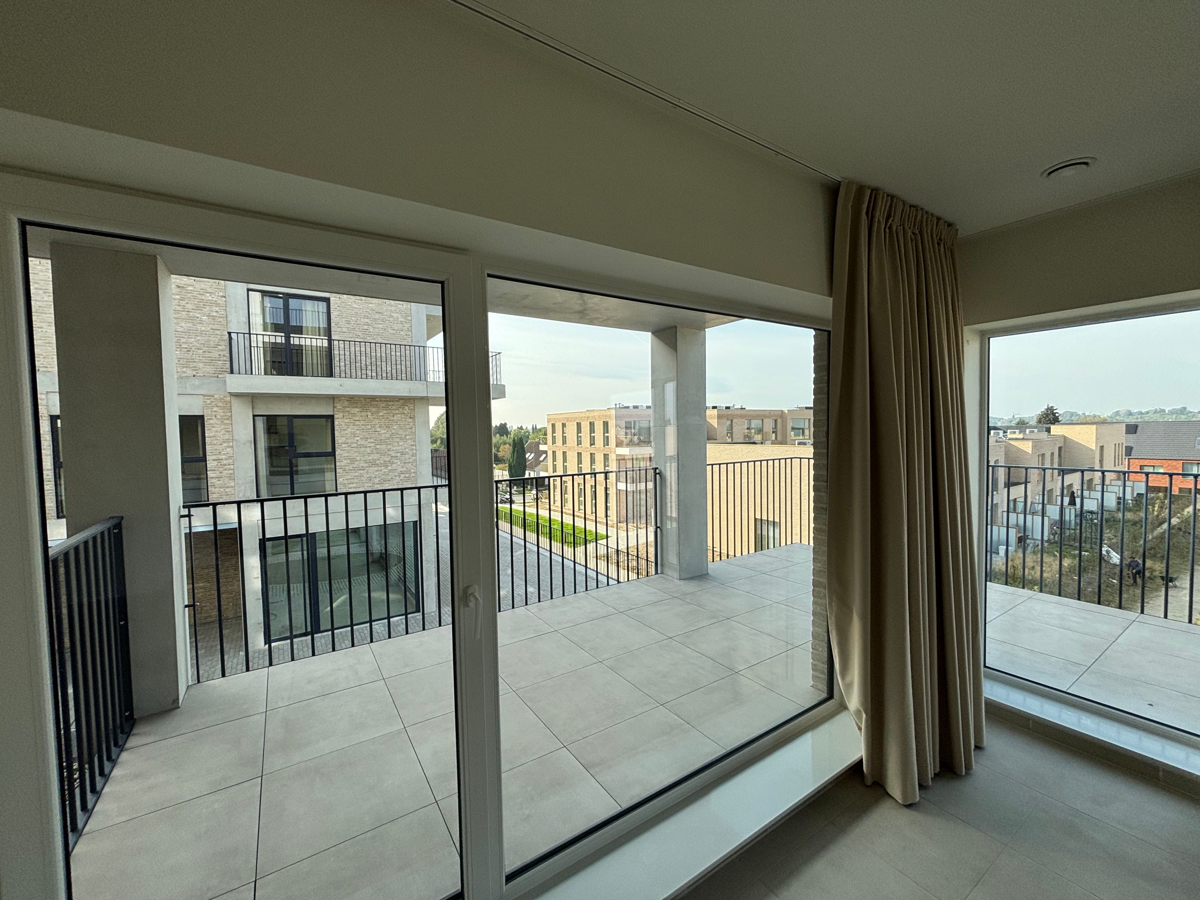 Nieuwbouw 1-slaapkamerappartement met bureau foto 14
