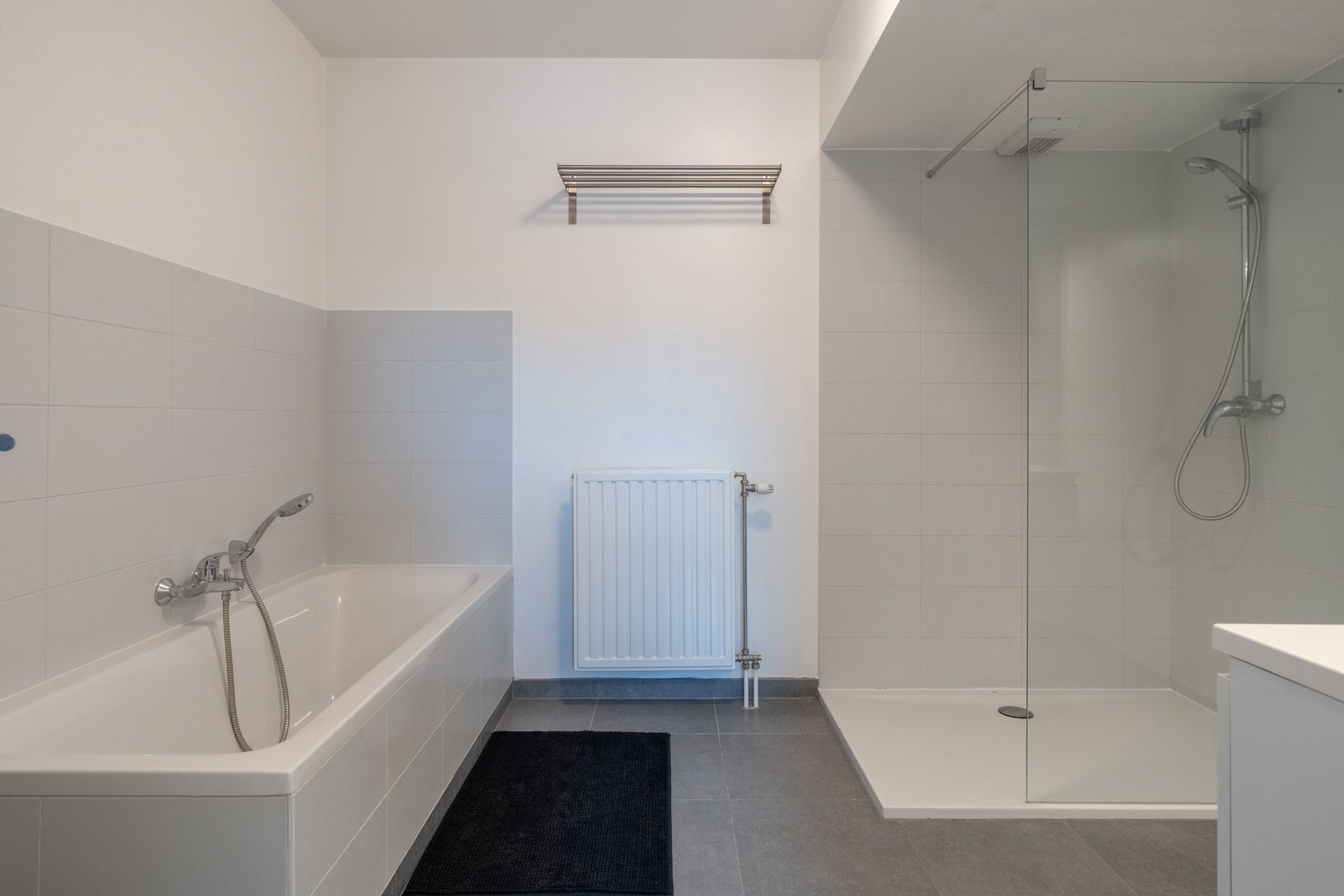 Gezellig 2-slaapkamer app met terras, berging en autostaanplaats. foto 11