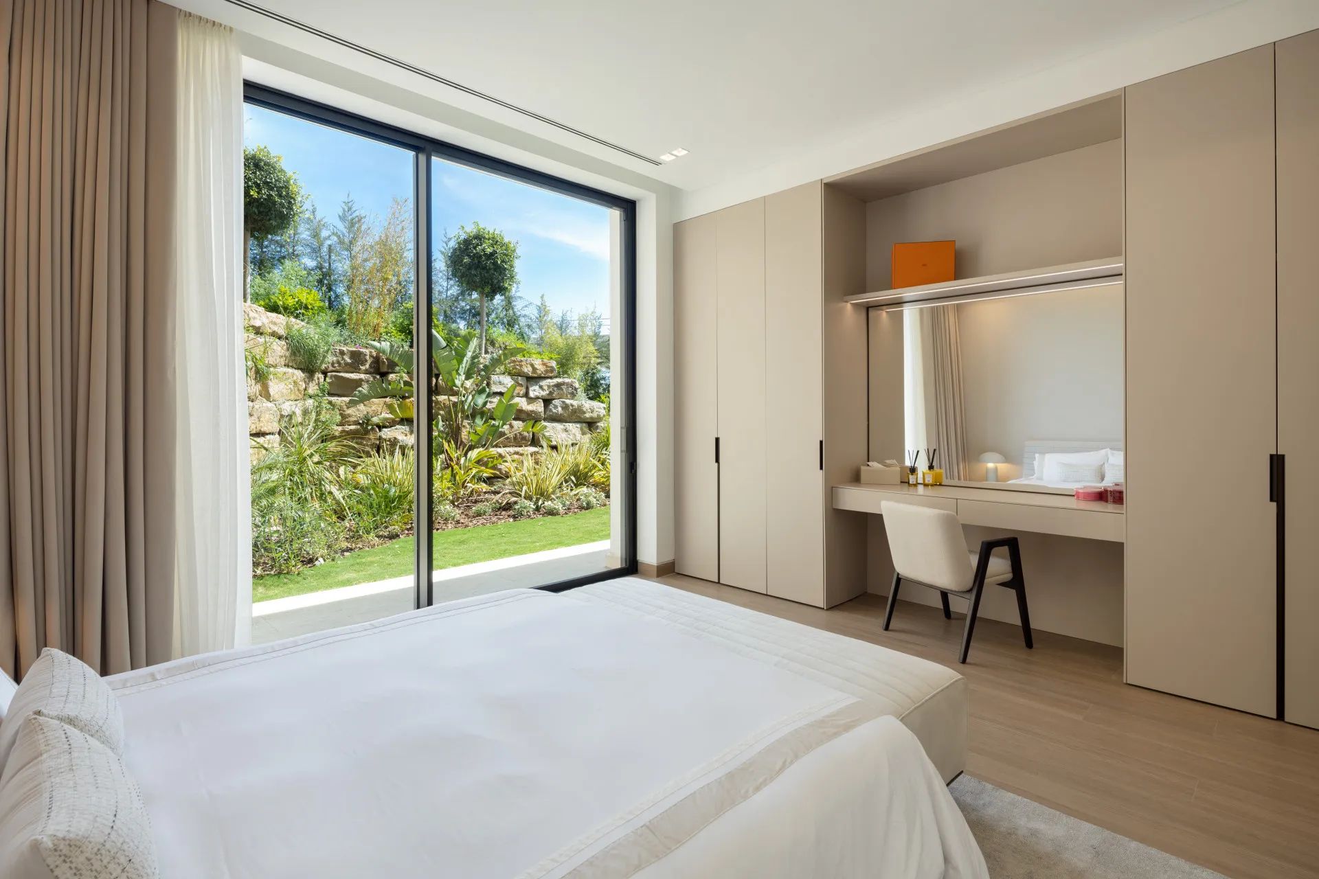 Adembenemende designvilla in exclusief Los Flamingos – waar modern wonen en luxe samenkomen aan de Costa del Sol foto 15