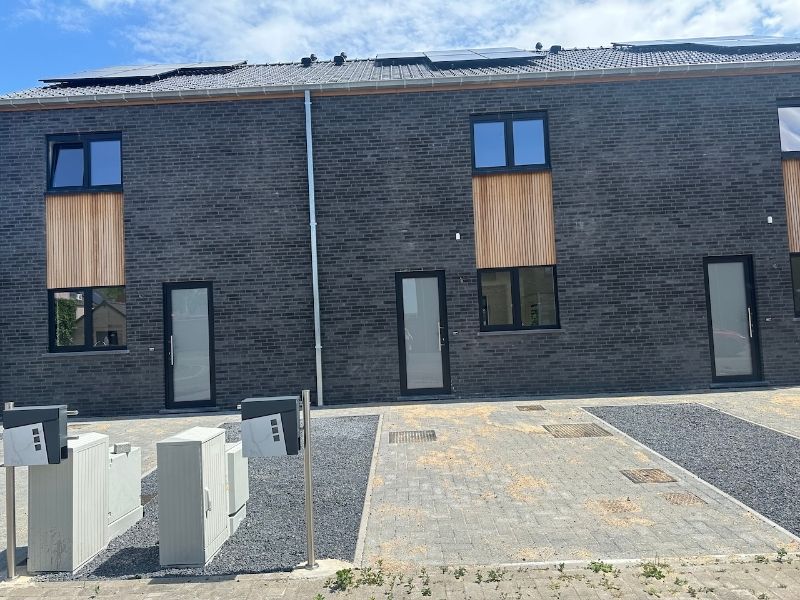 Stijlvolle nieuwbouwwoning in het centrum van Kaprijke! foto {{pictureIndex}}