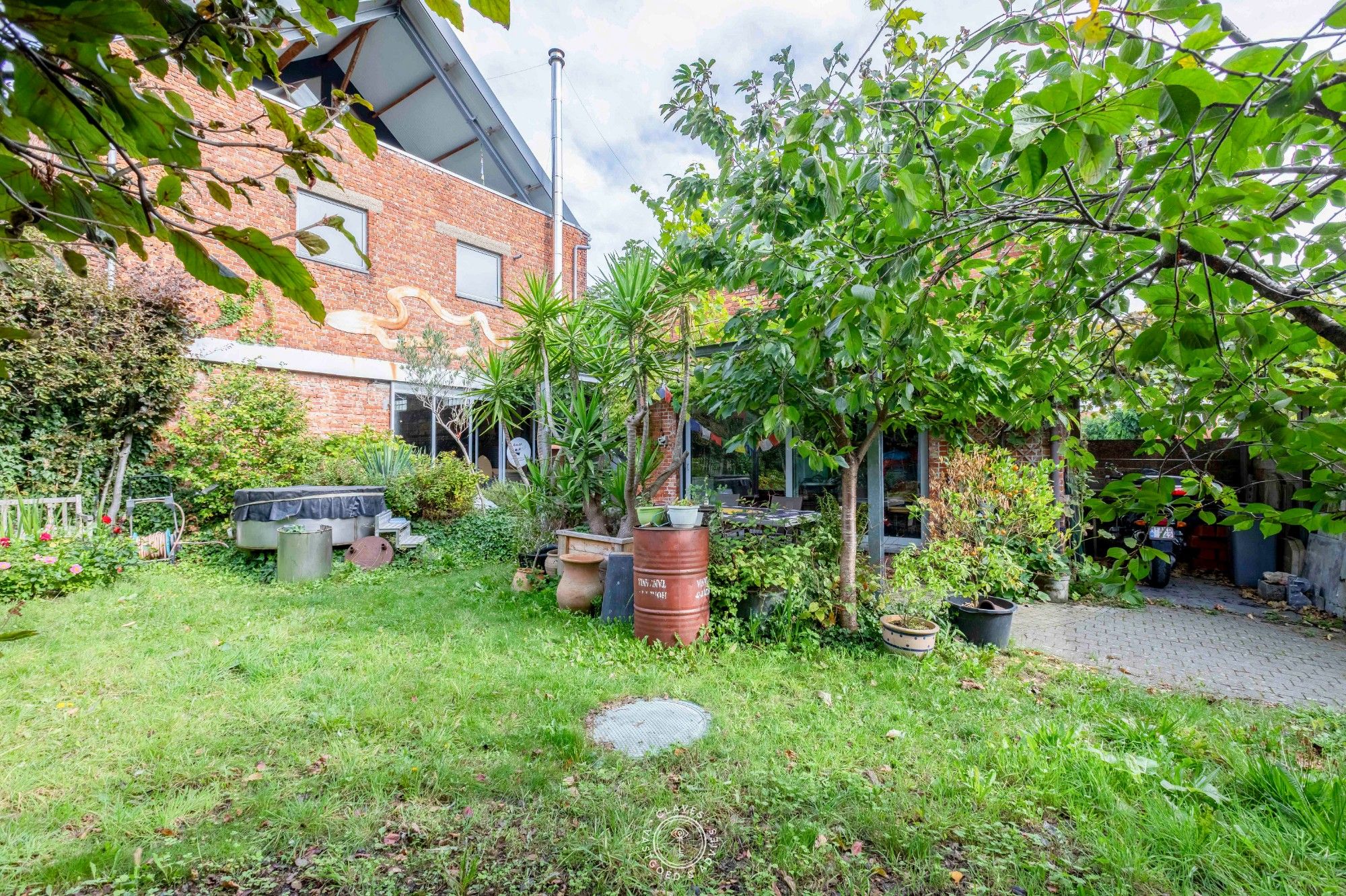 Multifunctioneel woonhuis met magazijn/kantoor en tuin foto 13