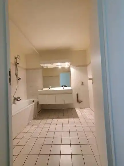 Uiterst goed gelegen appartement foto 15