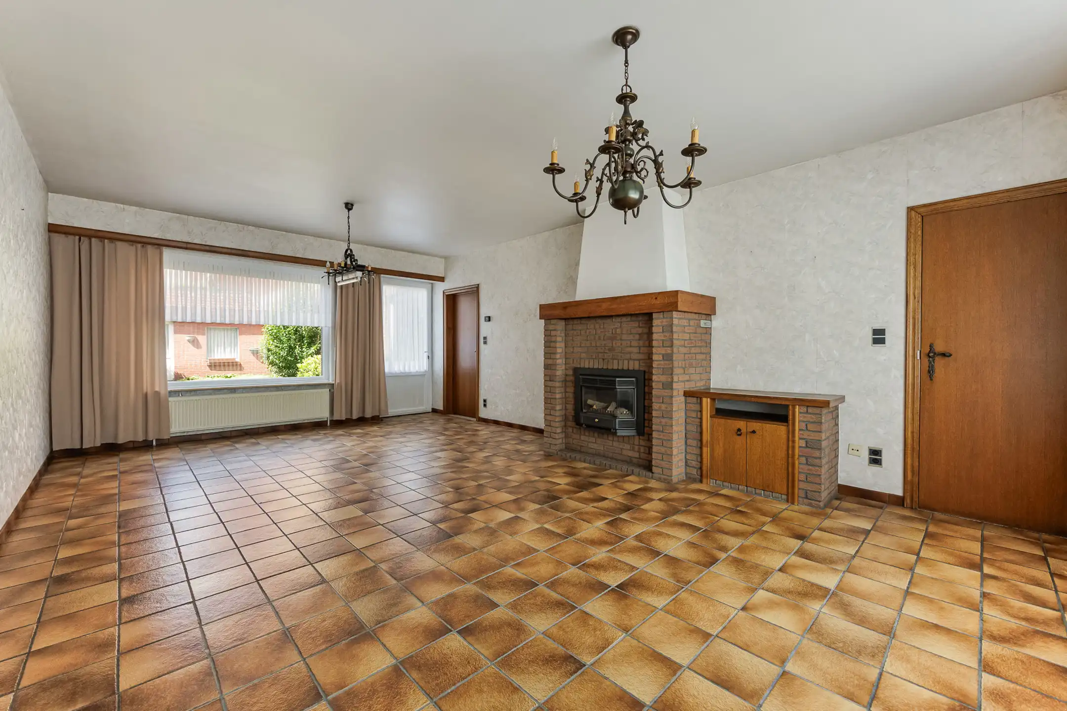 Te renoveren 3slpk-woning met 2 garages & tuin nabij centrum foto 3