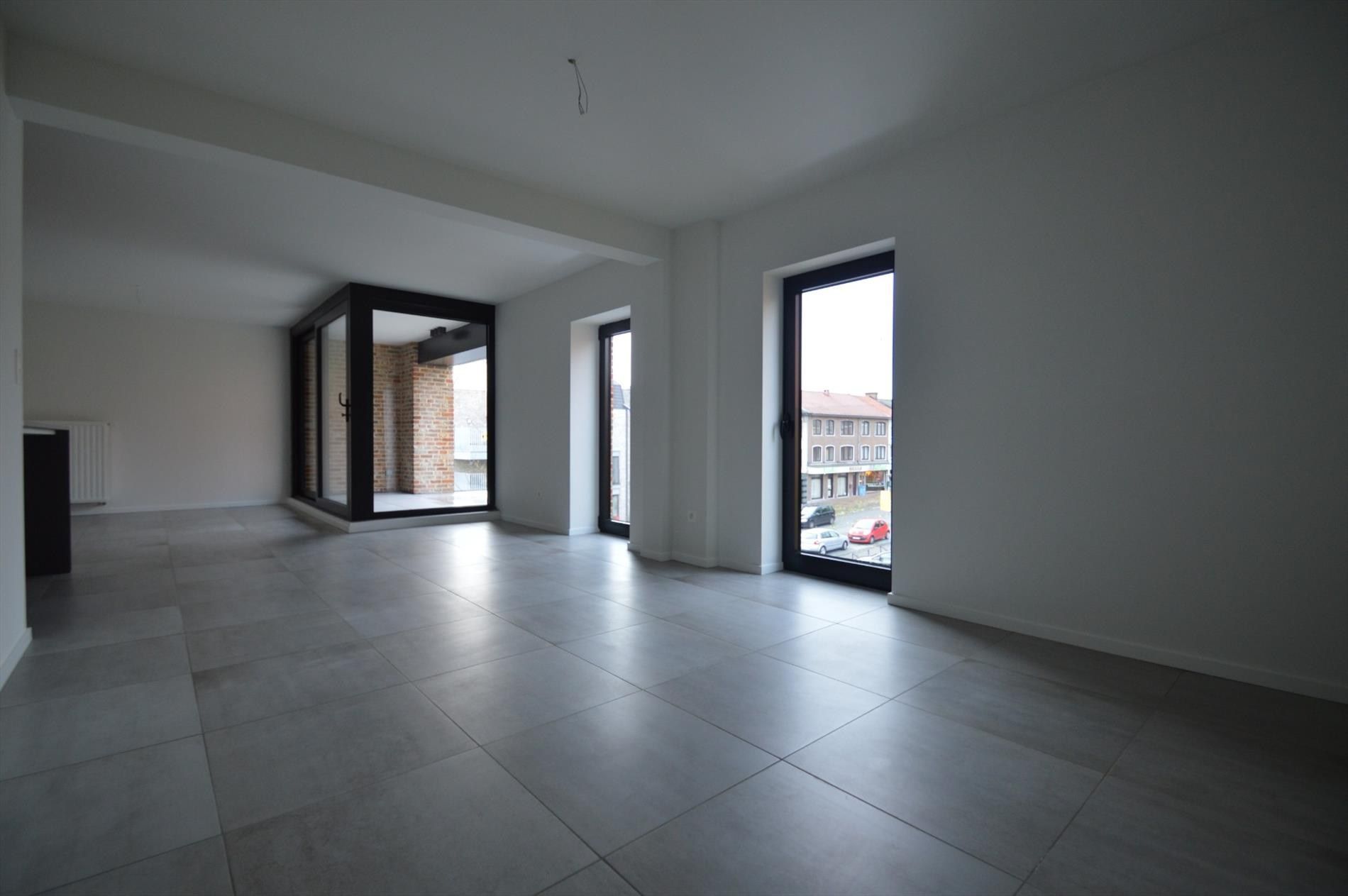  Stijlvol luxueus ingericht appartement met 2 slaapkamers en terras in hartje Hoeselt foto 7