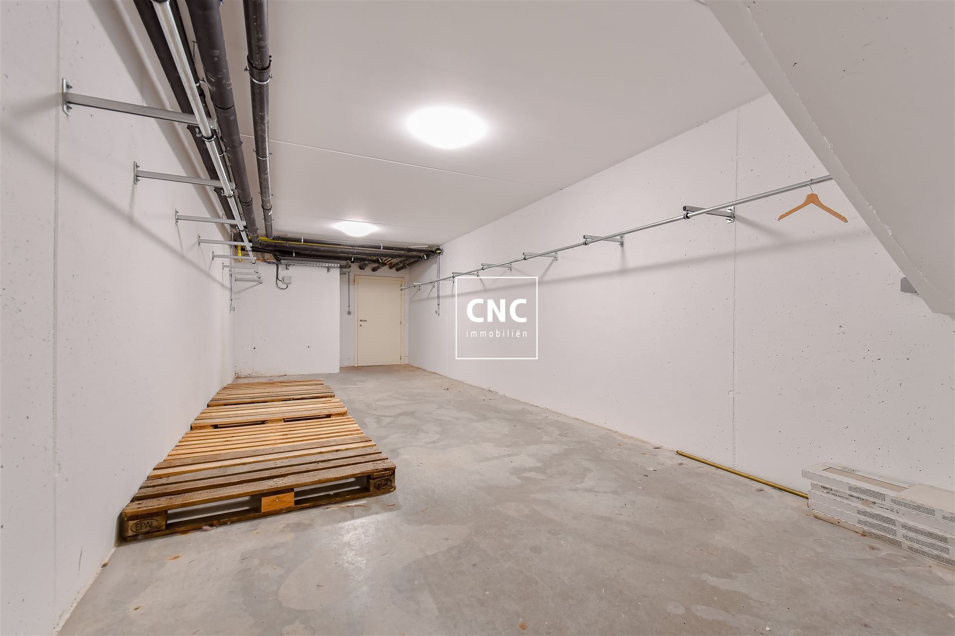 Recent lichtrijk handelspand in het commerciële centrum van Knokke foto 13