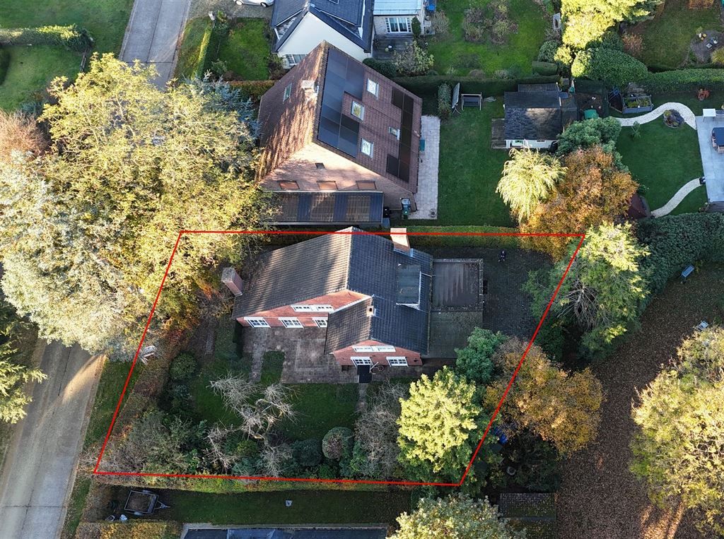 Zeer degelijk landhuis in groene wijk Hertebos foto 2