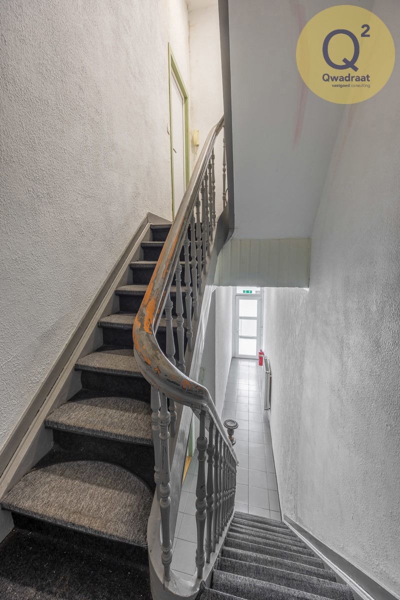 huis met 6 slpks, 2 badkamers, 2 keukens en stadstuintje foto 25