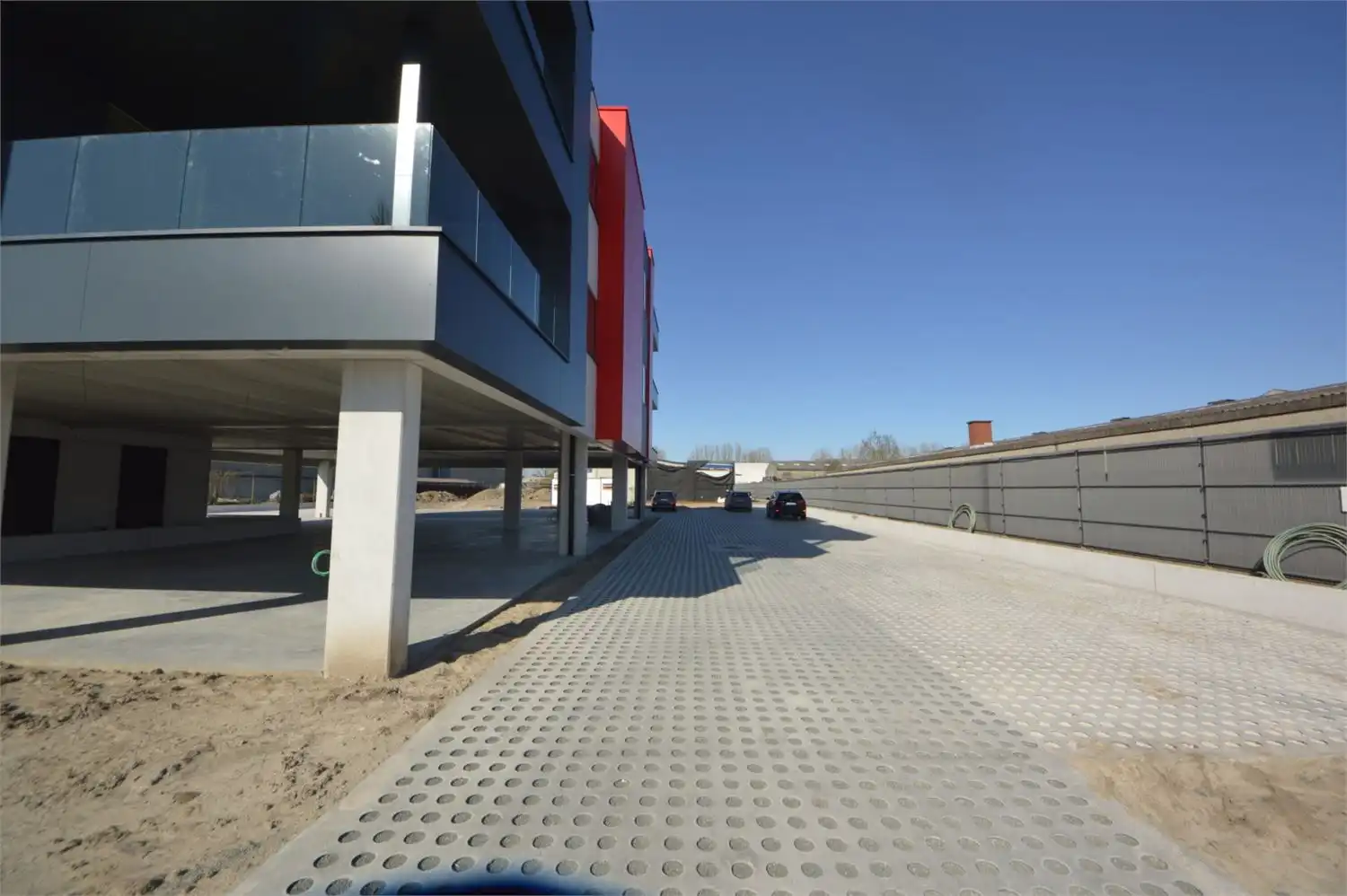 NIEUWBOUWKANTOREN MET PARKING NABIJ E40 foto 13