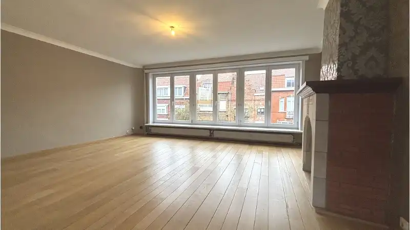 Comfortabele 3-slaapkamerwoning met tuin + zeer ruime GARAGE te koop in Brugge foto 3