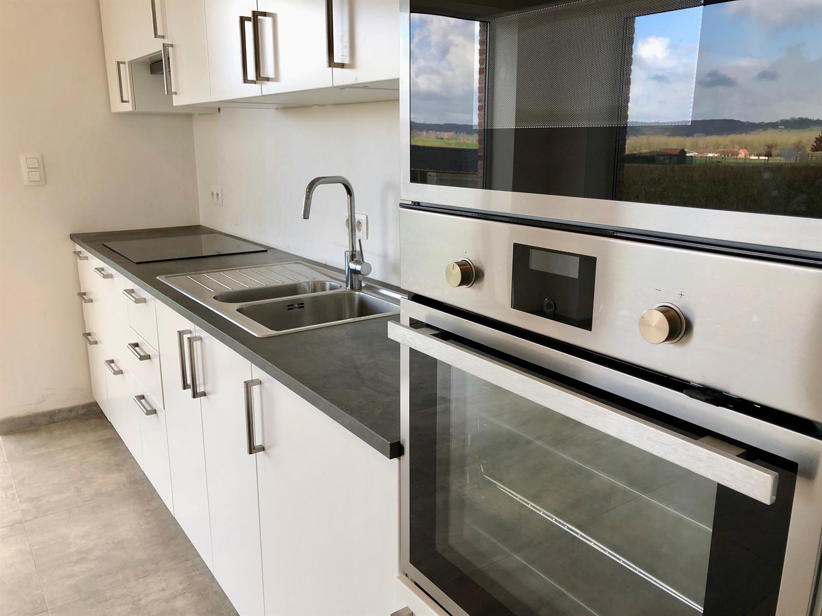 Prachtige nieuwbouwwoning met oprit, garage en tuin foto 7