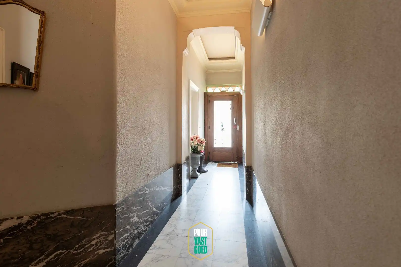 Art Deco opbrengsteigendom aan rand van de stad foto 3