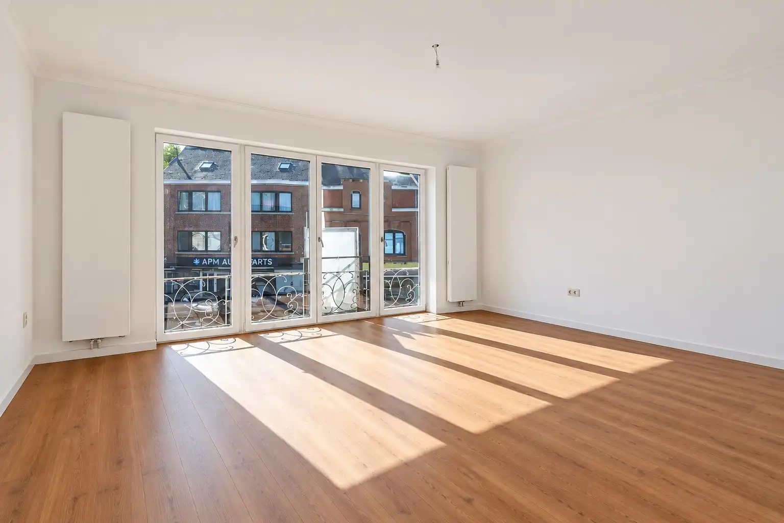 Gerenoveerd appartement met 2 slaapkamers! foto 2