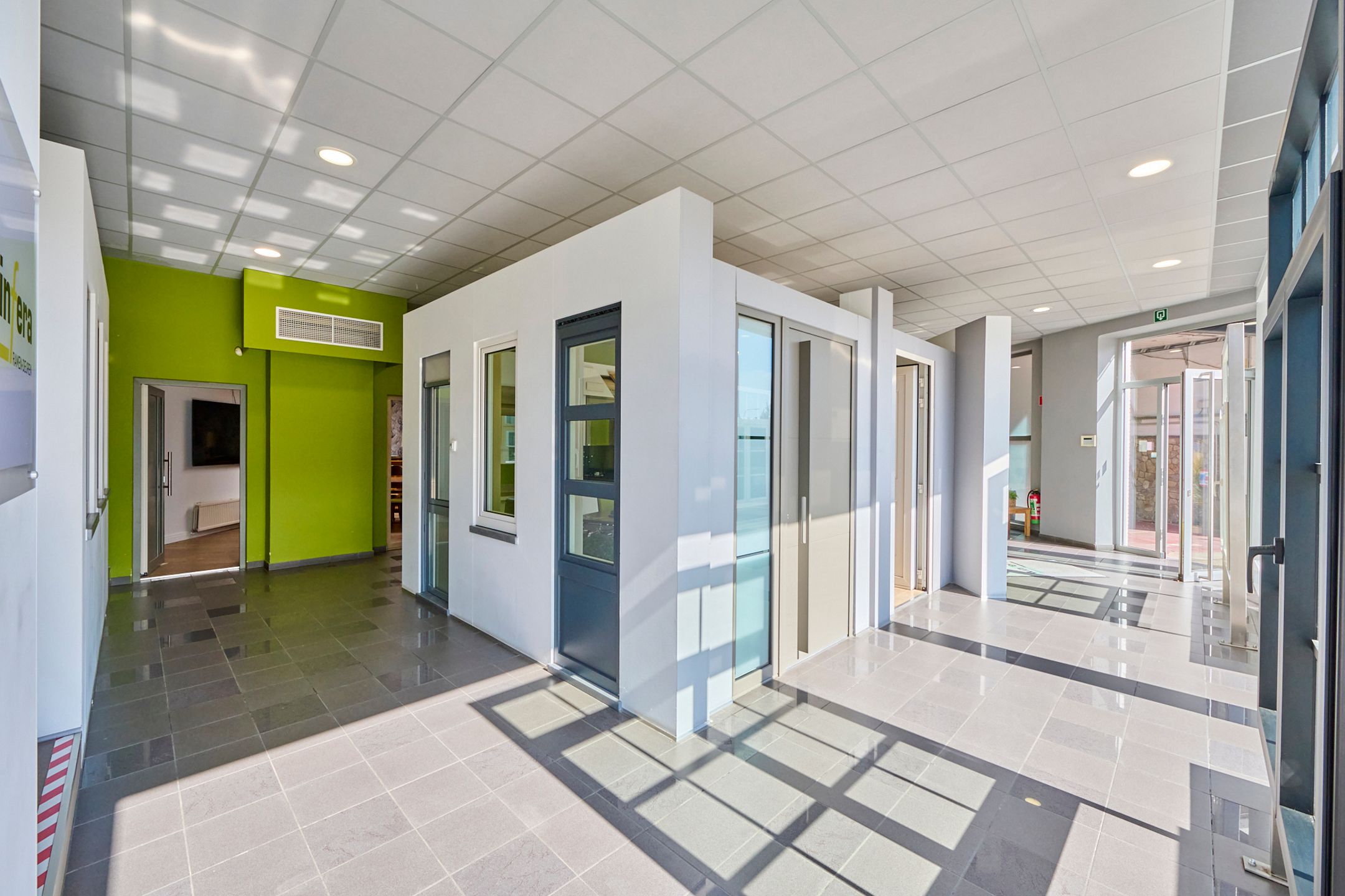 TE KOOP - Commerciële building met magazijn te Tongeren  foto 8