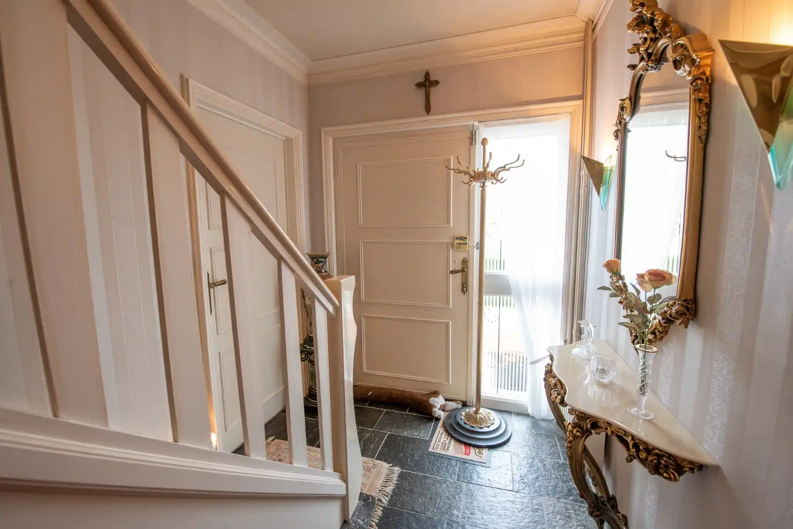Goed onderhouden, open bebouwing met 3 slaapkamers op 831 m² foto 20