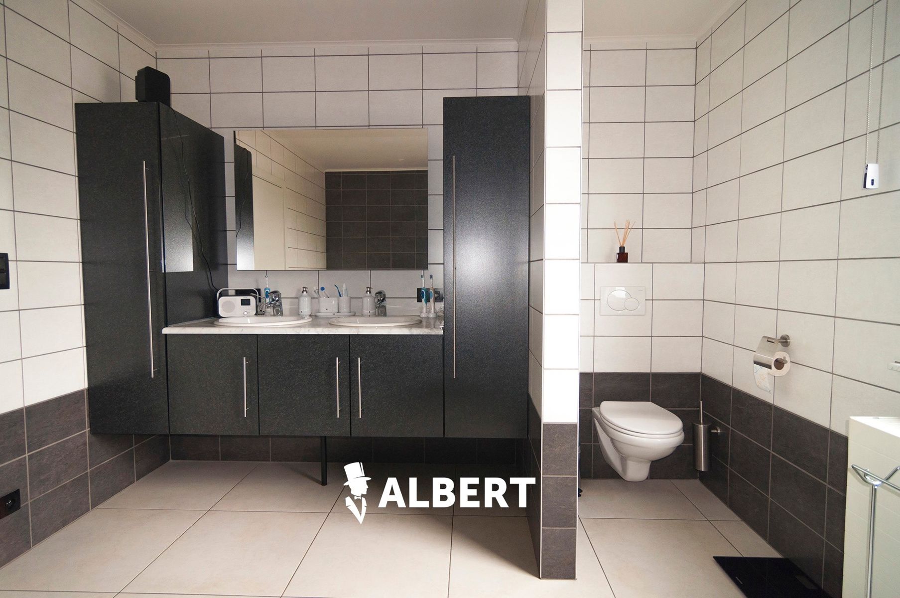 Instapklare woning met grote tuin en garage/magazijnruimte foto 16