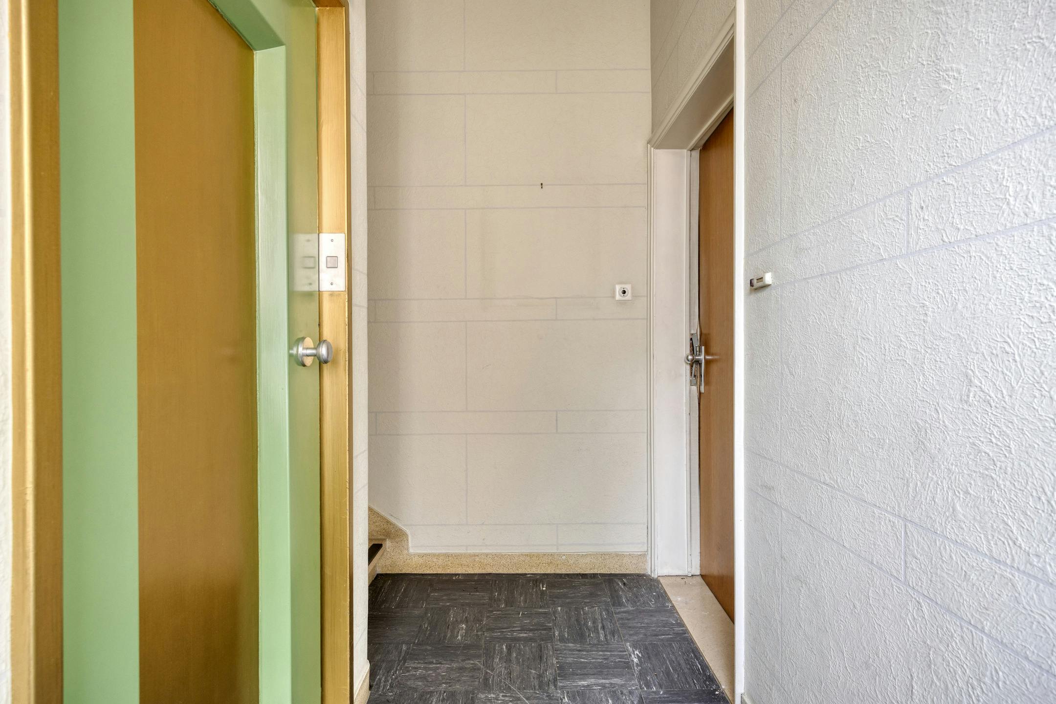 Te renoveren opbrengsteigendom met 3 appartementen en handelspand in Antwerpen foto 50