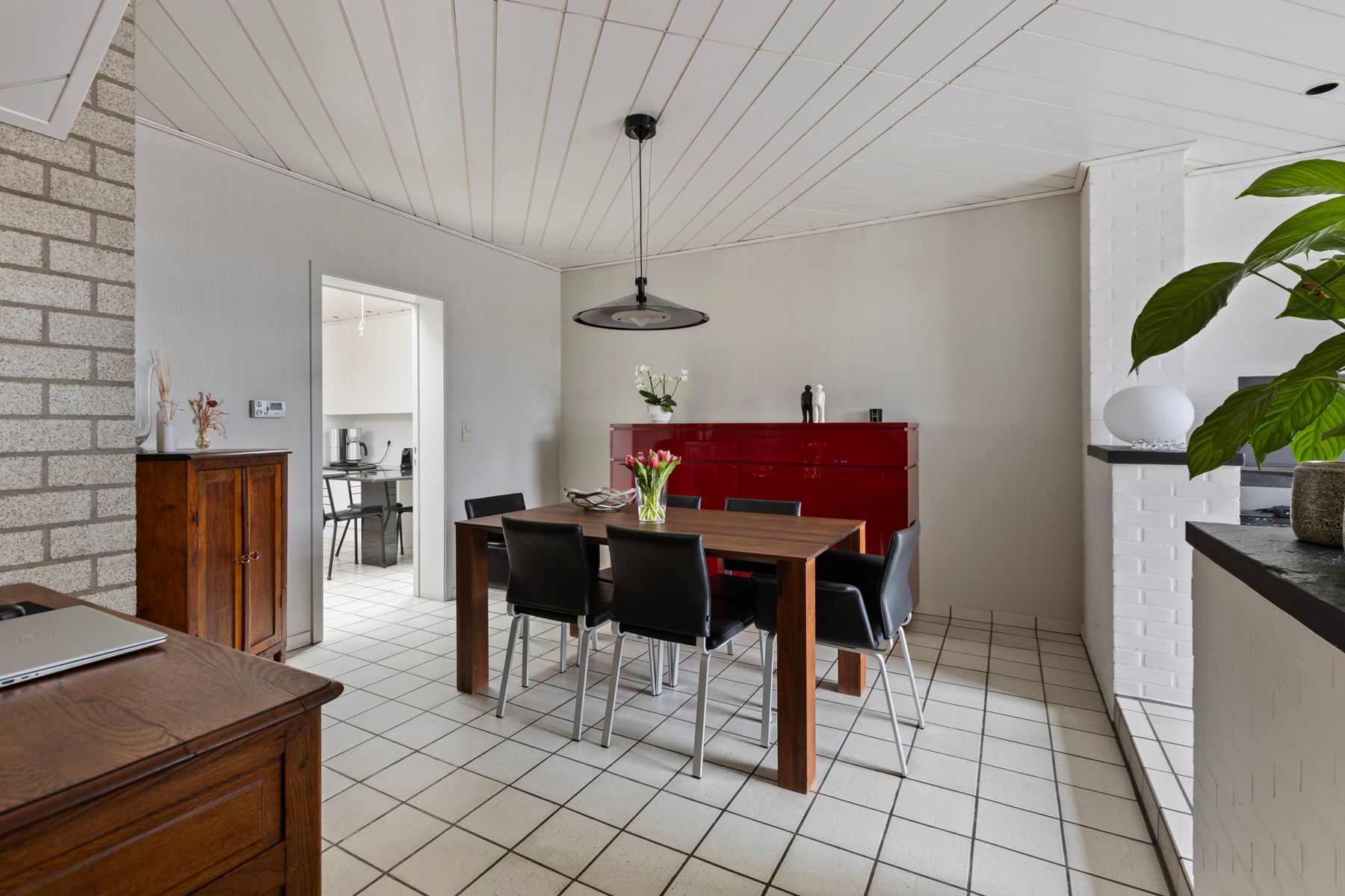 Charmante, gerenoveerde HOB met veranda en tuin in Hasselt – instapklaar en perfect gelegen! foto 9