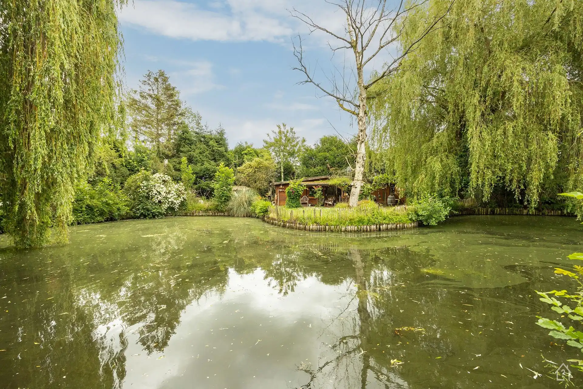 Vakantiechalet op prive perceel met idylische eigen vijver foto 17